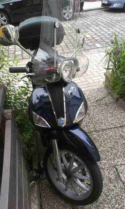 Piaggio Liberty125, 2 Jahre,TÜV 06/2014 neu 5100 km, umständehalb. zu Verkaufen.