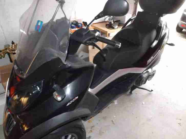 Piaggio MP3 400 LT -in schwarz inkl. Top Case