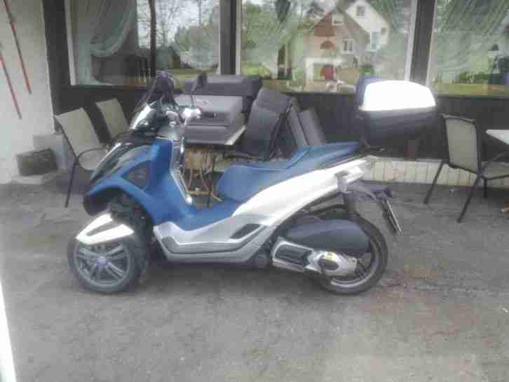 Piaggio MP3 Yourban LT 300 i.e.Topcase ist mit PKW Auto Führerschein zu fahren !
