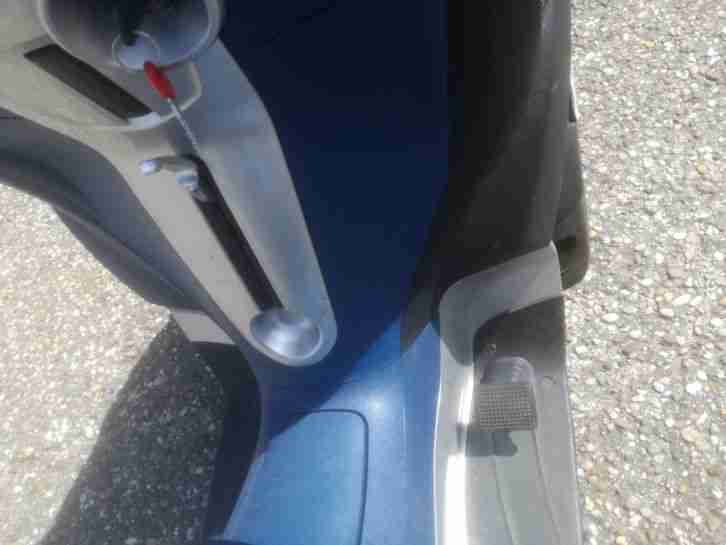 Piaggio MP3 Yourban LT 300 i.e.Topcase ist mit PKW Auto Führerschein zu fahren !
