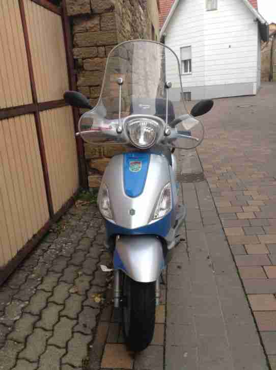 Piaggio Roller Fly 50 mit GARANTIE incl. Top Case, Windschutz usw........