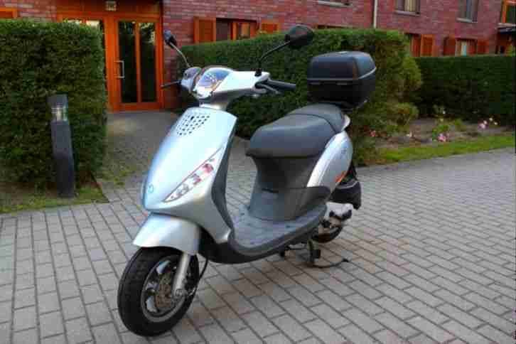 Piaggio Roller Silber Zubehör 1533 Km // WIE NEU !!!