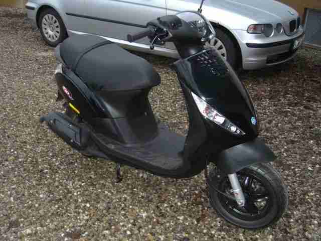 Piaggio Roller "ZIP", 50 2T NERO LUCIDO 94, 147 km
