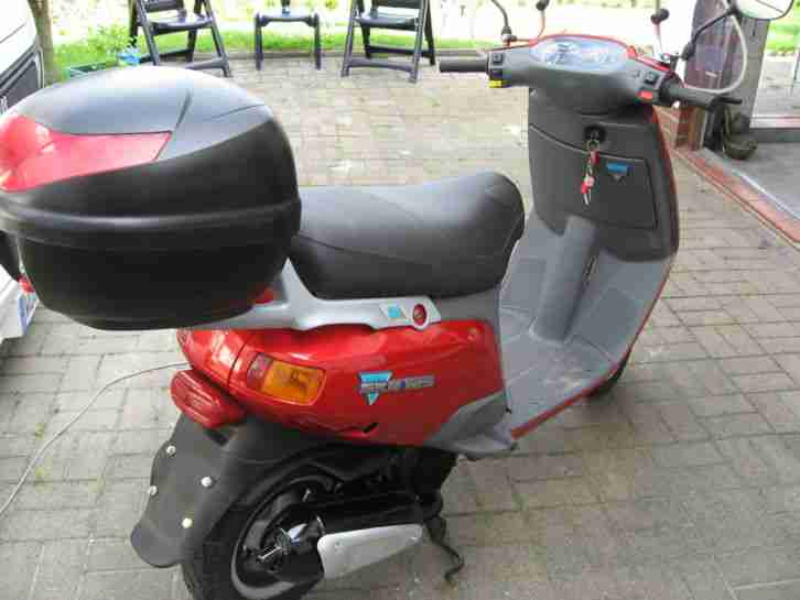 Piaggio SKR 125