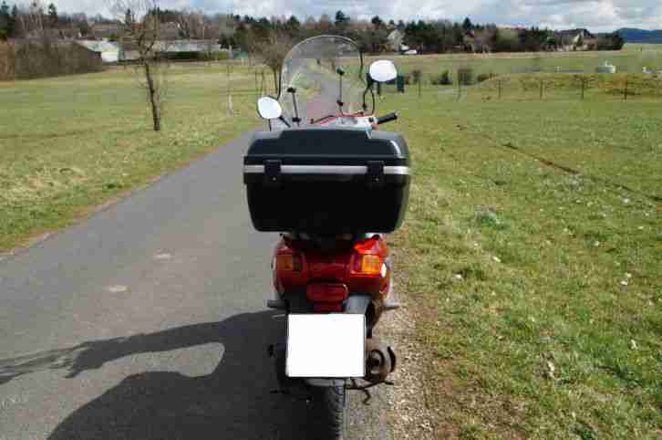Piaggio SKR 125