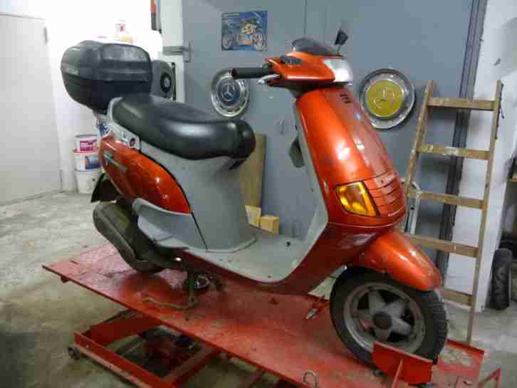 Piaggio SKR 125