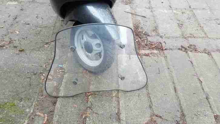 Piaggio Sfera NSL 50 mit Windschild und CASE