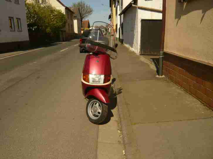 Piaggio Sfera mit Top Case und Windschild