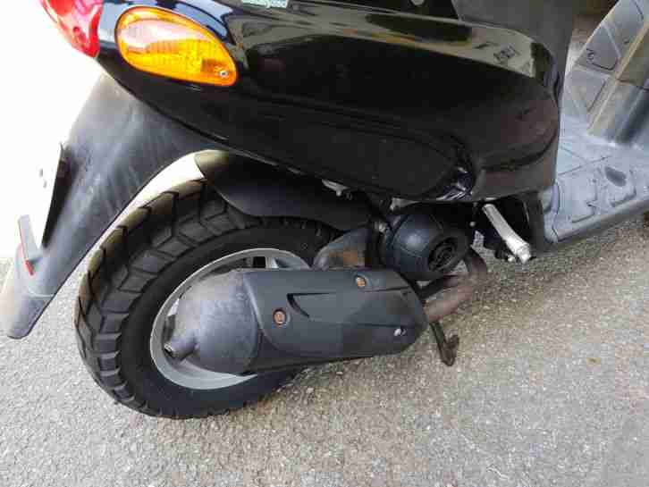 Piaggio Typhoon TPH Typhoon 50cc zapC29 2T schwarz Roller mit Gepäckträger