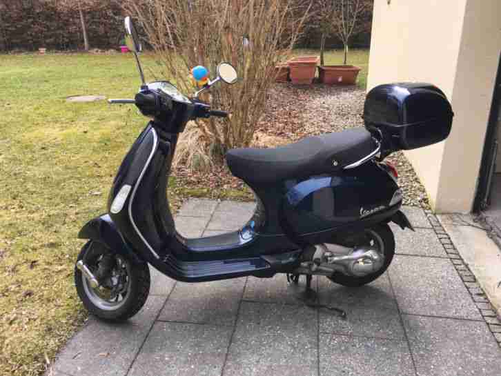 Piaggio Vespa 125 LX blau mit Koffer Case