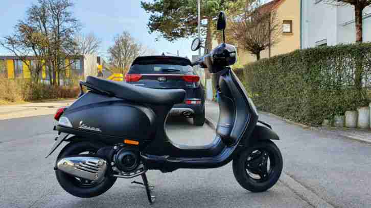 Piaggio Vespa 125 Sonderedition Notte fast neu <100km !!