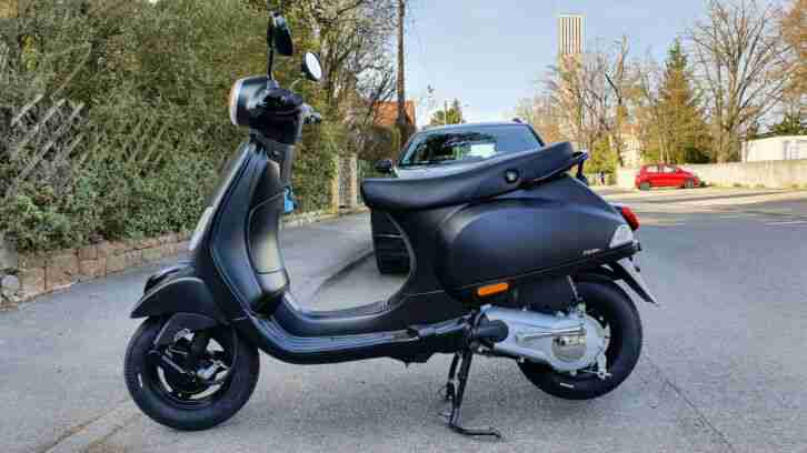 Piaggio Vespa 125 Sonderedition Notte fast neu <100km !!