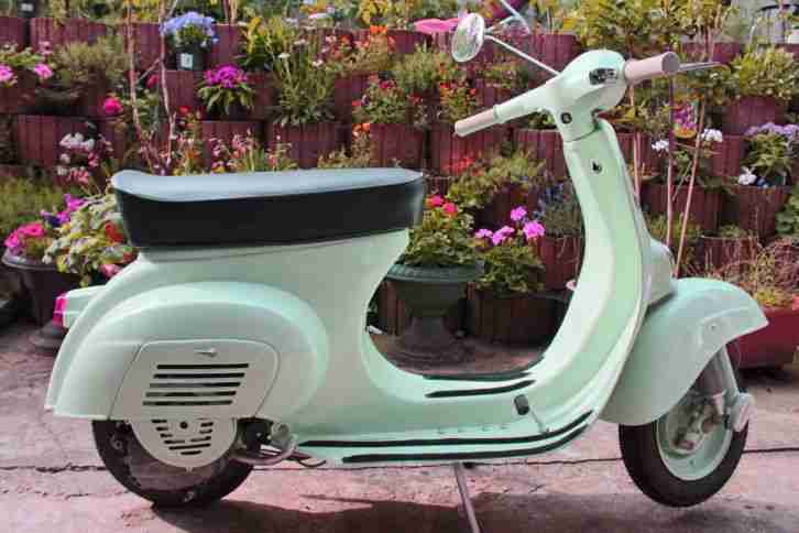 Vespa 50 Bauj. 1965 in Pastelltürkis