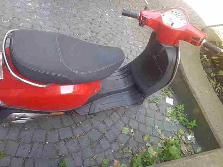 Piaggio Vespa 50 Rot Schmuckstück