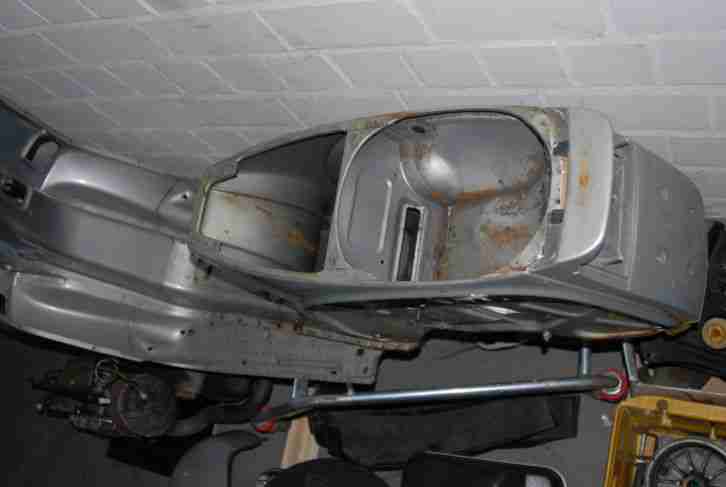 Piaggio Vespa COSA 200 13 TKm Bj.89 TüV 08.2015 komplett aber zerlegt an Bastler