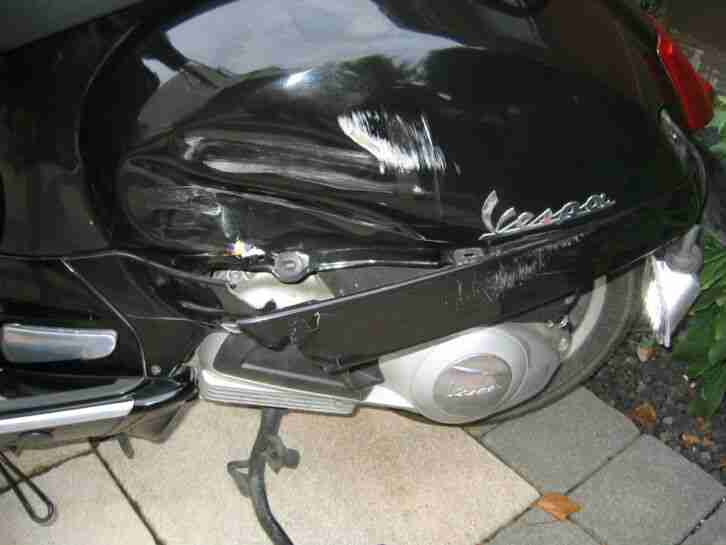 Piaggio Vespa GTS Super 125 / 2010 Scooter Motorroller UNFALL Fahrzeug defekt