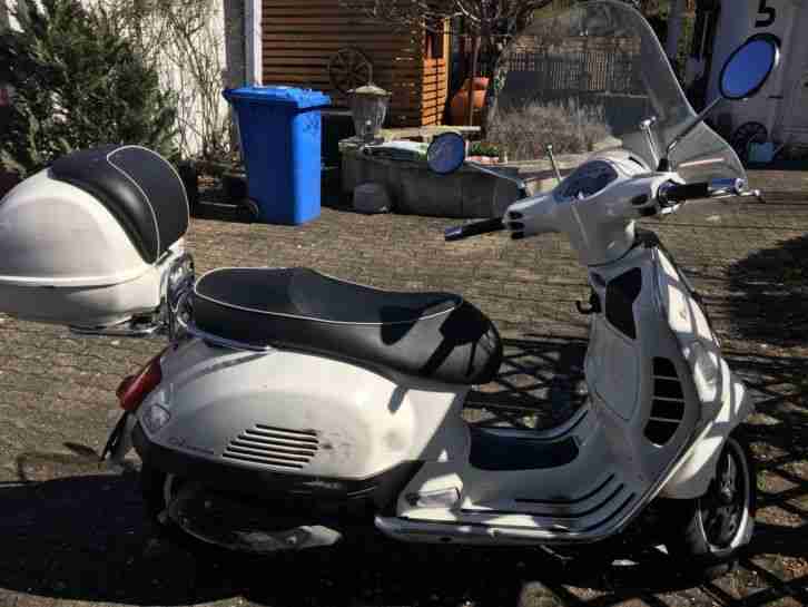 Piaggio Vespa GTS Super 125