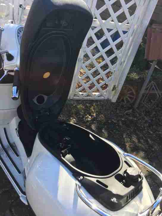 Piaggio Vespa GTS Super 125