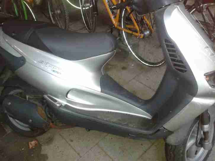 Piaggio Vespa Lx 125 4.Tackter mit Unfall