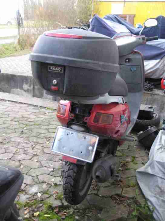 Piaggio Vespa SKR 125 CSM, rot, EZ 1997, ca. 20tkm