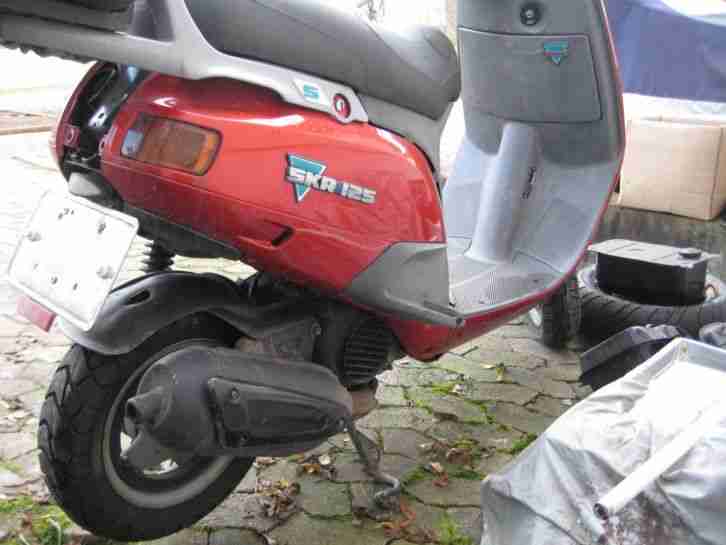 Piaggio Vespa SKR 125 CSM, rot, EZ 1997, ca. 20tkm