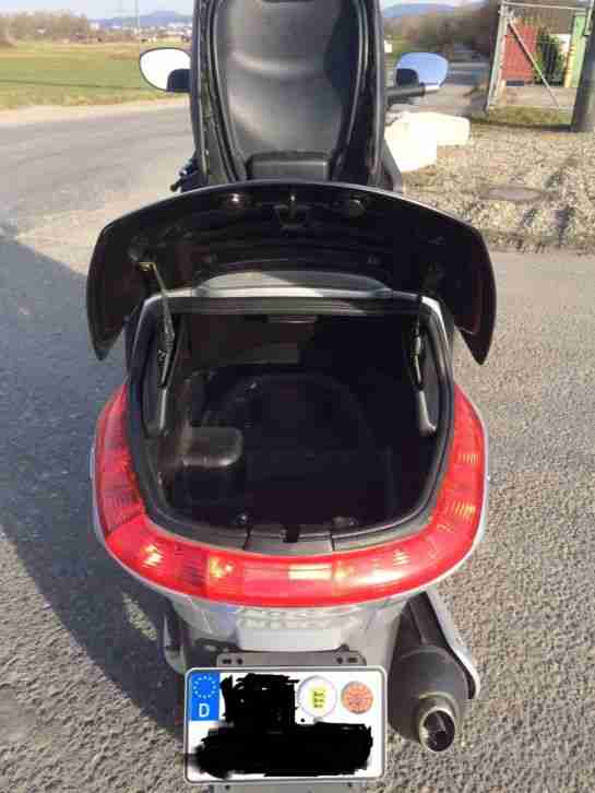 Piaggio X8 125