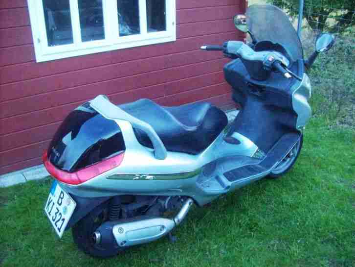 Piaggio X8 125 mit TÜV bis 03/2017. Ez. 03/2005, diverse Neuteile. Unfallfrei !!