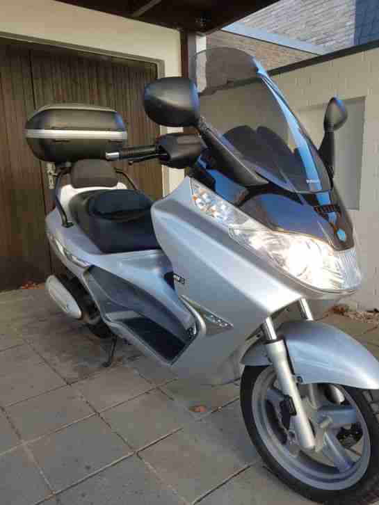 Piaggio X8 200