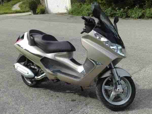 Piaggio X8