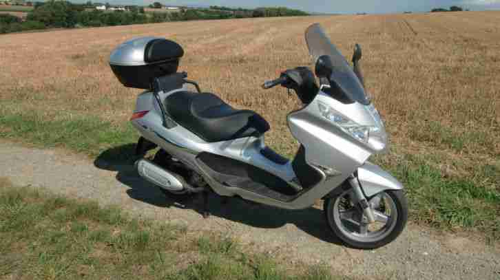 Piaggio X8 ie Motorroller M36 Farbe Anthrazit Smoky 731 mit Original Top-Case