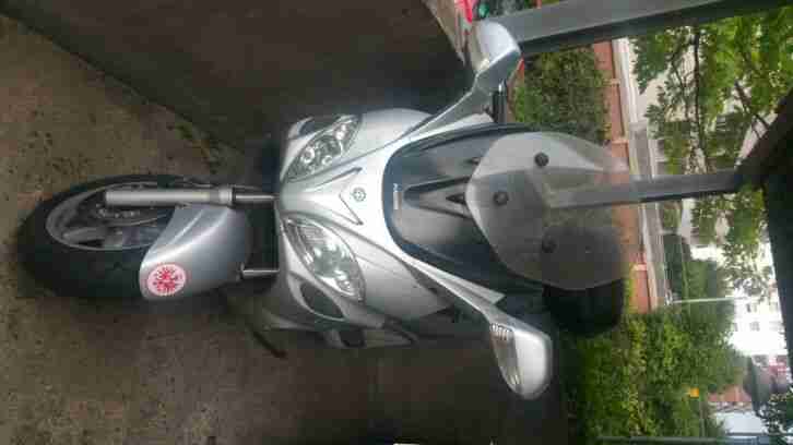 Piaggio X9 125 Evolution mit Koffer