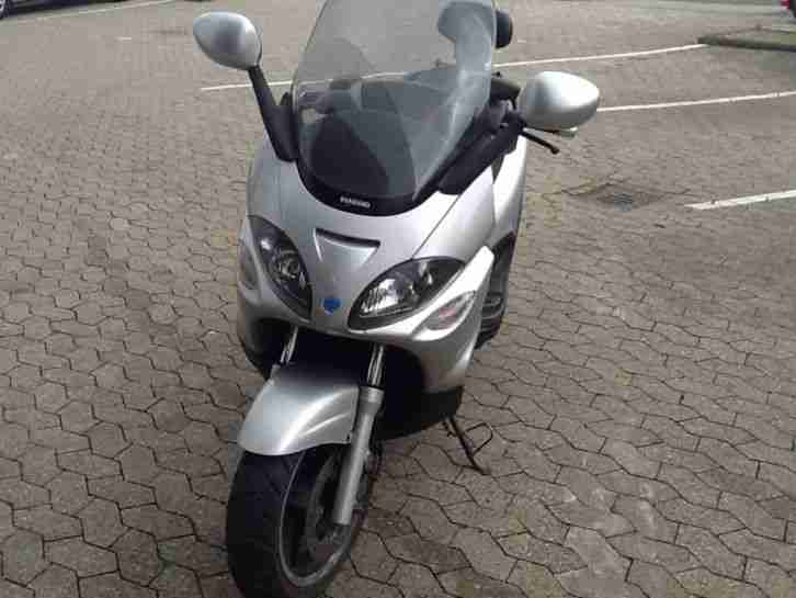 Piaggio X9 500
