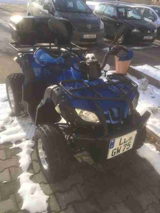 Quad Mit Neuem Hänger