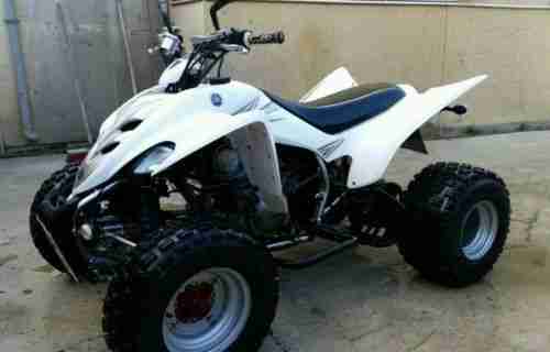 Quad Yamaha YFM 350r-w mit Straßen- und Stollenfreifen