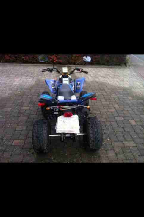 Quad fast wie neu, in einem Top Zustand ,erst 800KM gelaufen,stand nur in Garage