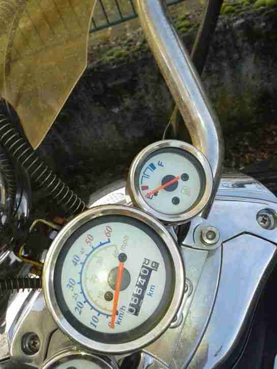 Retro 50ccm vom 29.10.2013 mit Alarm,Fernstarter,Top case,Windschutz ! Top !