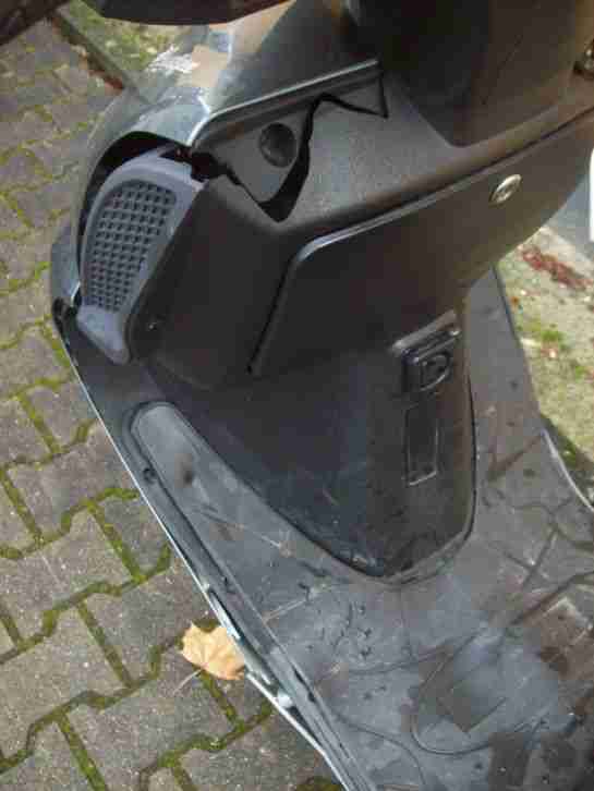 Rex RS 1100 "Torino 125 Urban", Erstzulassung 12.09.2014 mit nur 945 Km. Unfall
