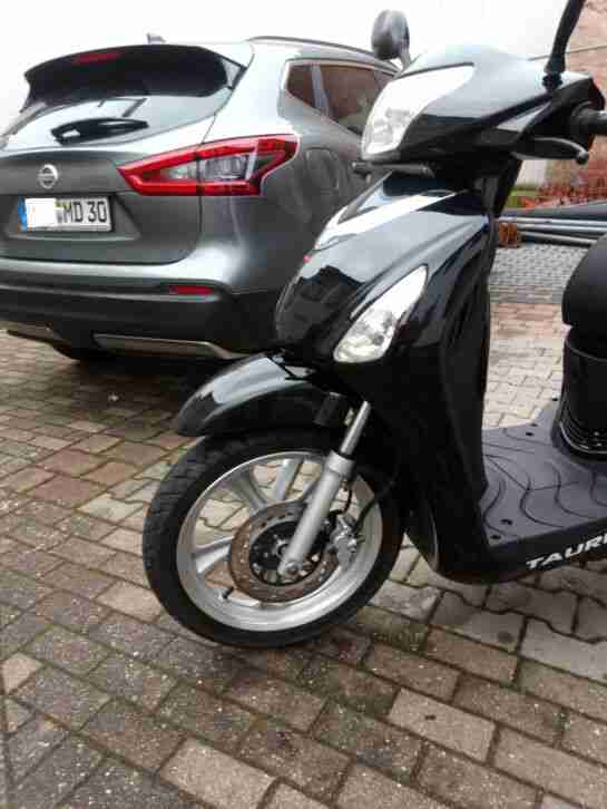 Roller 125 ccm AVENIDA Tauris mit großen ALU - Rädern