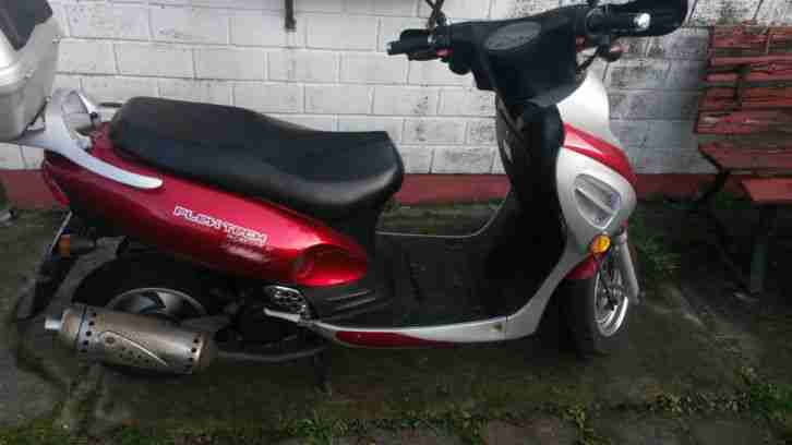 Roller 45 km/h mit Top Case