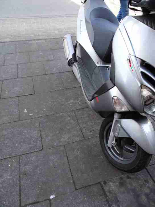 Roller Aprilia Leonardo 125cm³ Motorroller silber