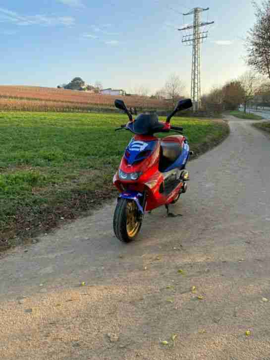 Roller Aprilia SR50 Ditech Melandri Replica Spiderman Decor