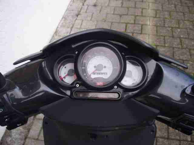 Roller Aprilia SR50 Model 2006