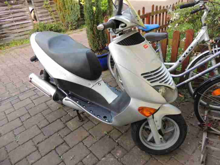 Roller Aprillia Leonardo 125 cm Silber.