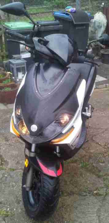 Roller Benelli 49 ccm Weiß Schwarz