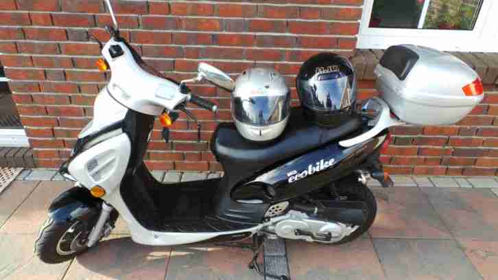Roller Ecobike 50ccm mit 2 Helmen