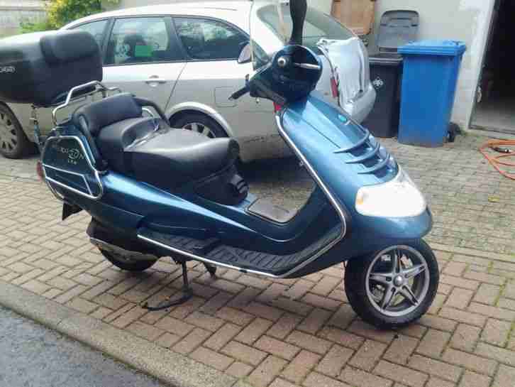 Roller Hexagon 125ccm