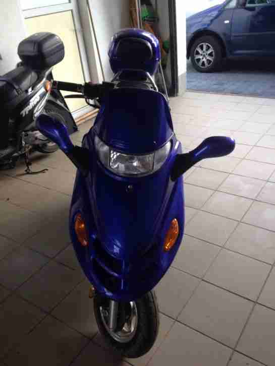 Lifan 125 in der Farbe Blau.