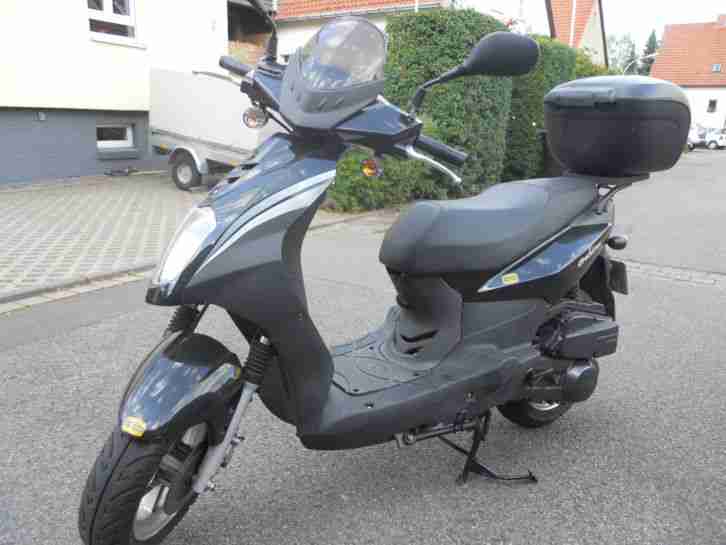 Roller,Motorroller 125er, wenig Km, Topcase, guter Zustand