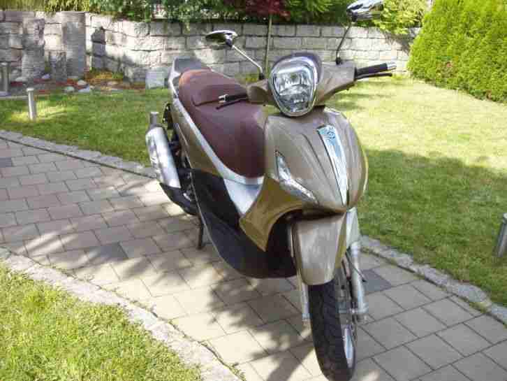 Roller Piaggio Beverly 300 ie 1Hand Scheckheft TÜV NEU Alu Felgen keine Vespa