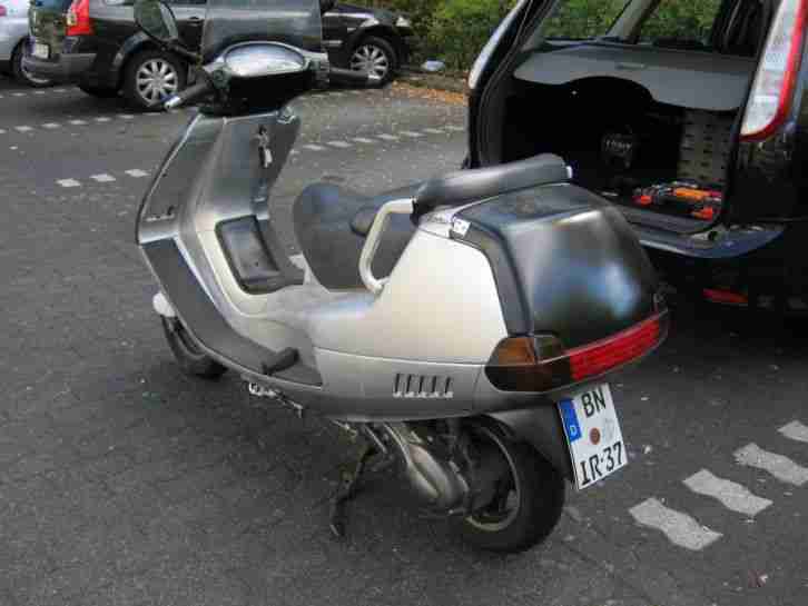 Roller Piaggio Hexagon 150 cm